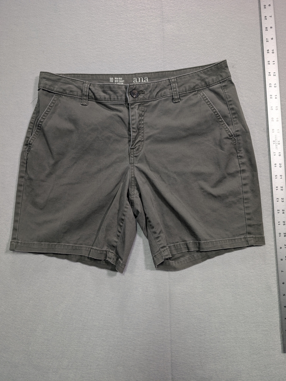 a.n.a Women's Mid Rise Midi Short Size 10 A17